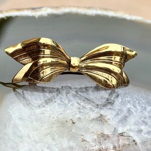 Vintage Gold-Tone Bow Brooch with Elegant Textured Design